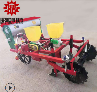 四轮车带免人工破膜施肥喷药起垄花生精播机膜上点播覆膜播种机图2