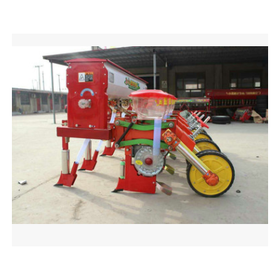 拖拉机带玉米播种机 厂家直供玉米精播机