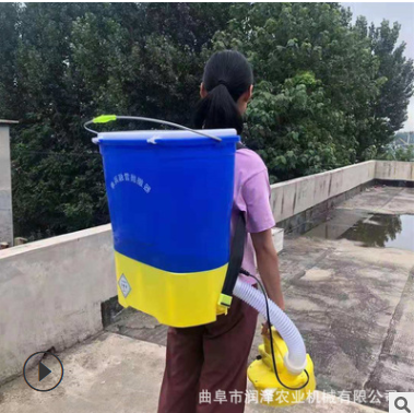 单兵融雪抛洒器背负式电动追肥农用颗粒撒肥机鱼塘饲料自动抛撒机