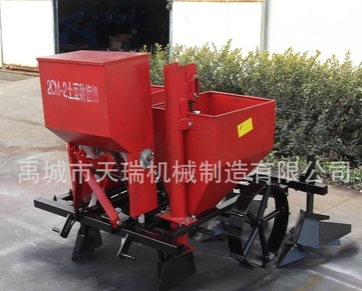 大量供应优质高效土豆施肥种植机 同步实现施肥覆膜打药 出口产品图2