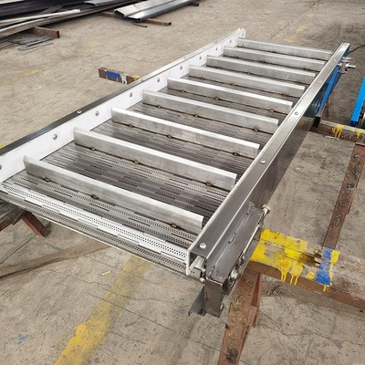 304不锈钢链板输送机 链板式提升机 食品级挡板式提升链板输送机图3