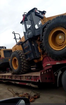 供应贵州8成新5吨龙工50装载机,二手20吨压路机图2