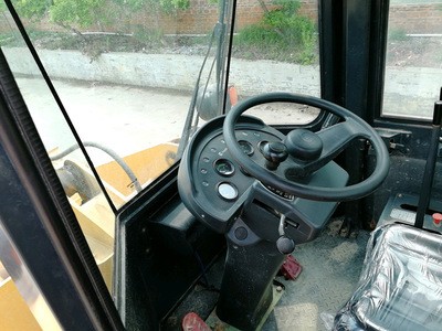 找二手小铲车 30装载机 柳工833九成新转让 个人CLG833出售信息图3