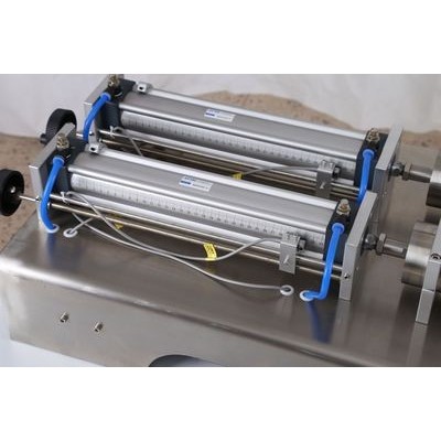 双头半自动膏体灌装机 膏体液体化妆品定量灌装机 气动膏体罐装机