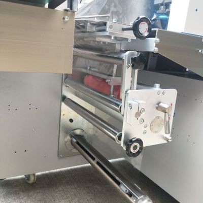 曲奇饼干枕式包装机 巧克力打包机械 休闲食品给袋式包装机图4