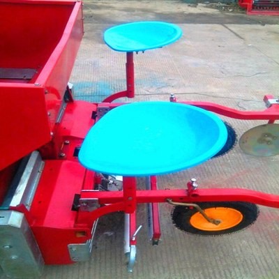 土豆播种机直销 播种施肥打药覆膜起垄多功能马铃薯播种机图3