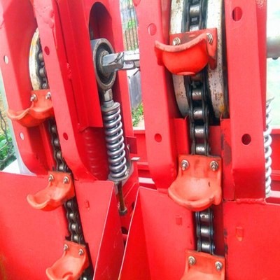 土豆播种机直销 播种施肥打药覆膜起垄多功能马铃薯播种机图4