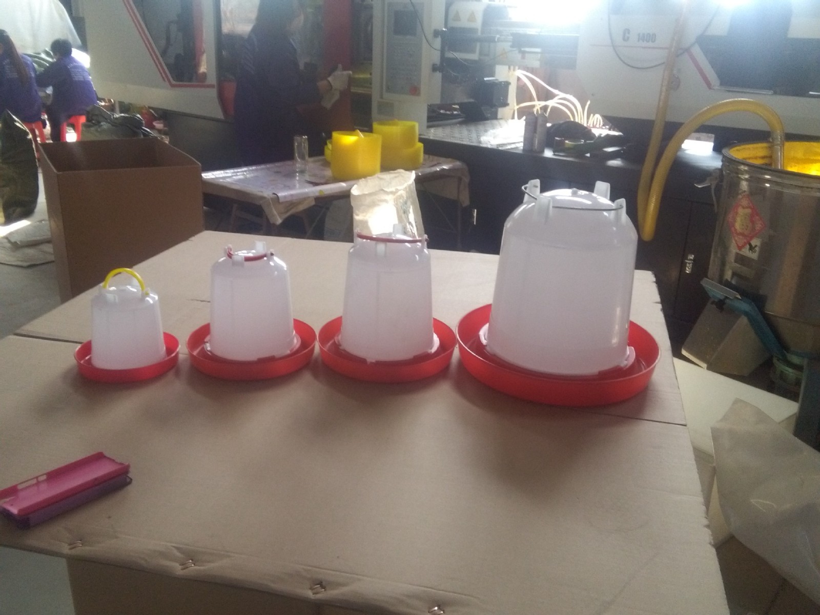 加厚大容量水桶鸡水桶 养鸡用水壶自动饮水器 4升8升水桶直供图4