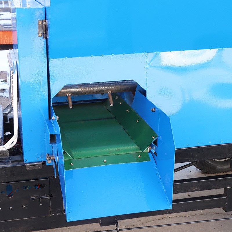 牛羊电动撒料车养殖场电动三轮投料车全自动小型饲料双侧投料机图2