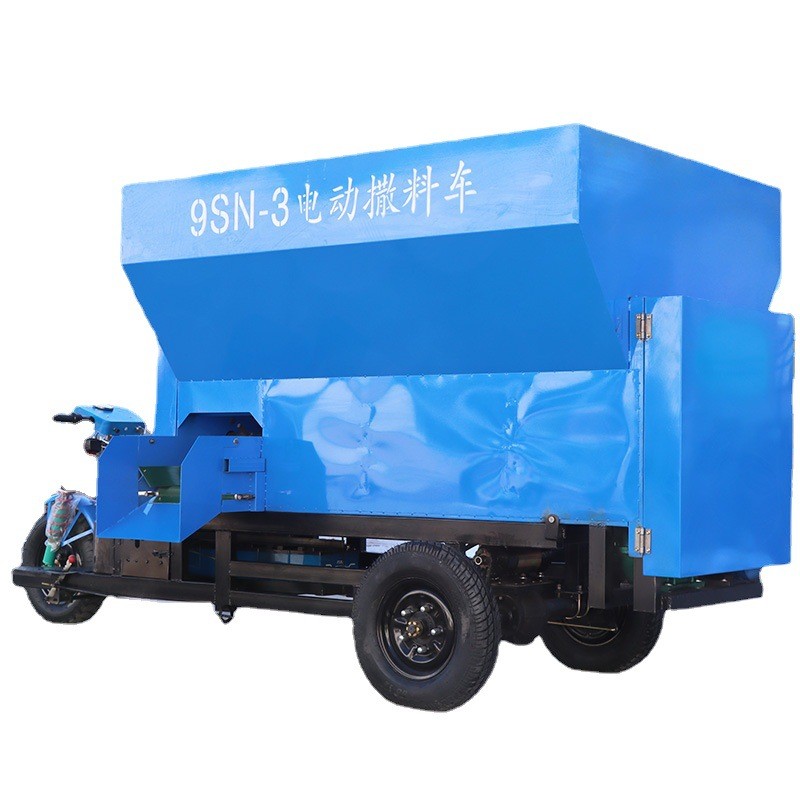 牛羊电动撒料车养殖场电动三轮投料车全自动小型饲料双侧投料机图5