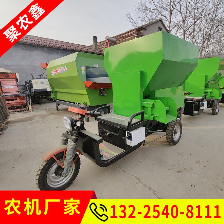 农牧全日粮投料机 牛羊撒料车 养殖场柴油自走饲料撒料车图5