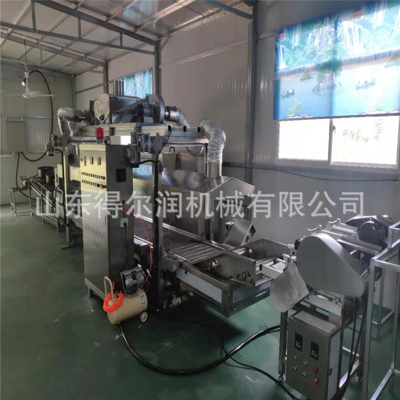 多功能煎饼薄脆油炸机 饭团酥油炸设备 小型脆饼面片油炸生产线图2