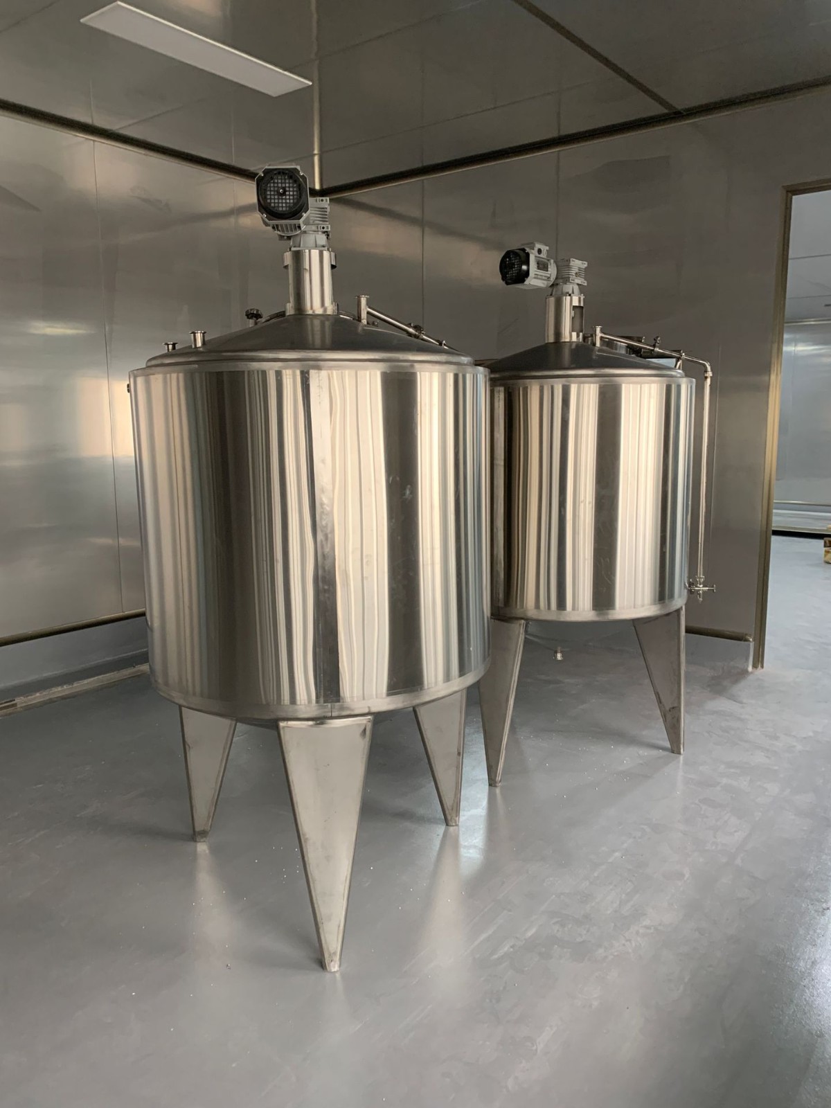 不锈钢液体存储罐 果汁冷储罐 果浆存储罐 食品用存储罐图2