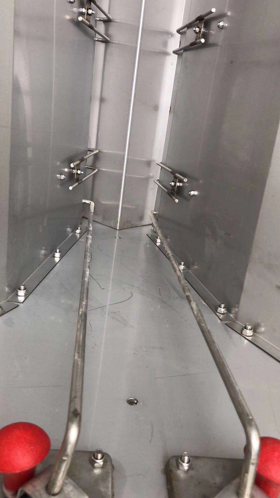 育肥养猪设备不锈钢自动猪食槽单面双面料槽自动下料槽定制生产图5