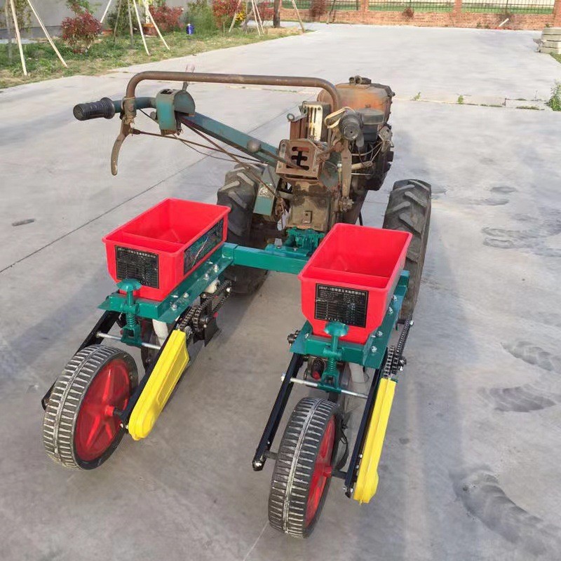 包邮拖拉机带玉米播种机 小型玉米精播机 播种施肥一体机 播种楼图1