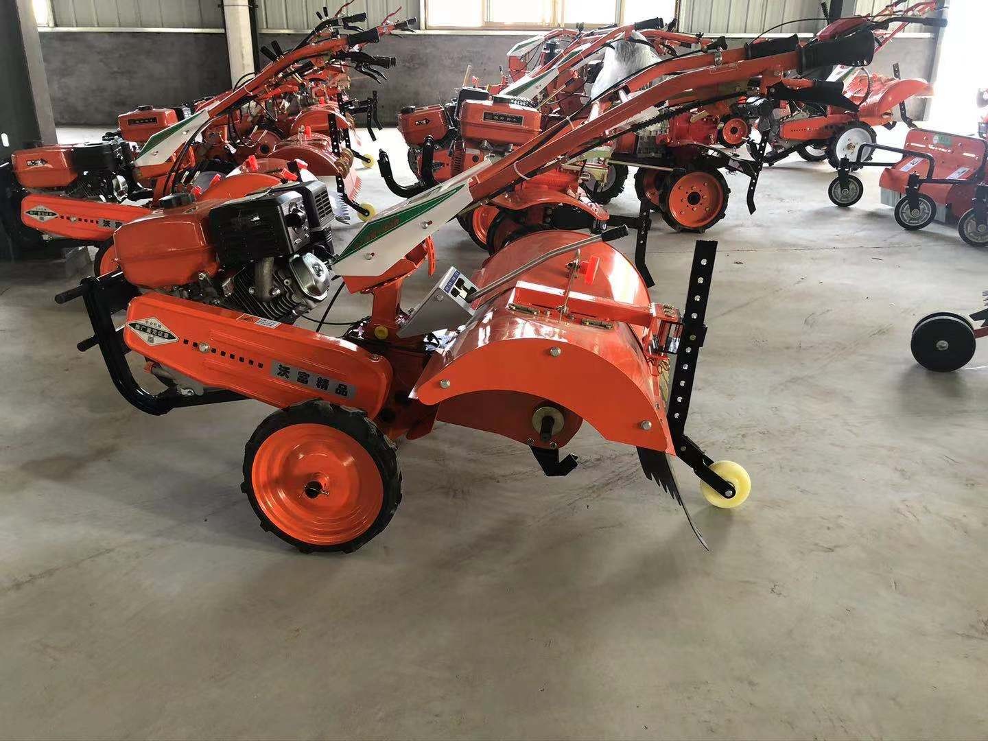 多功能微耕机四驱农用小型开沟除草耕地柴油机自走式耕地机图5