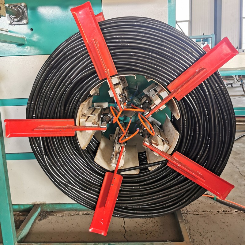 批发內镶式圆柱滴灌管 蔬菜果园大棚灌溉用黑色大棚滴灌管图4