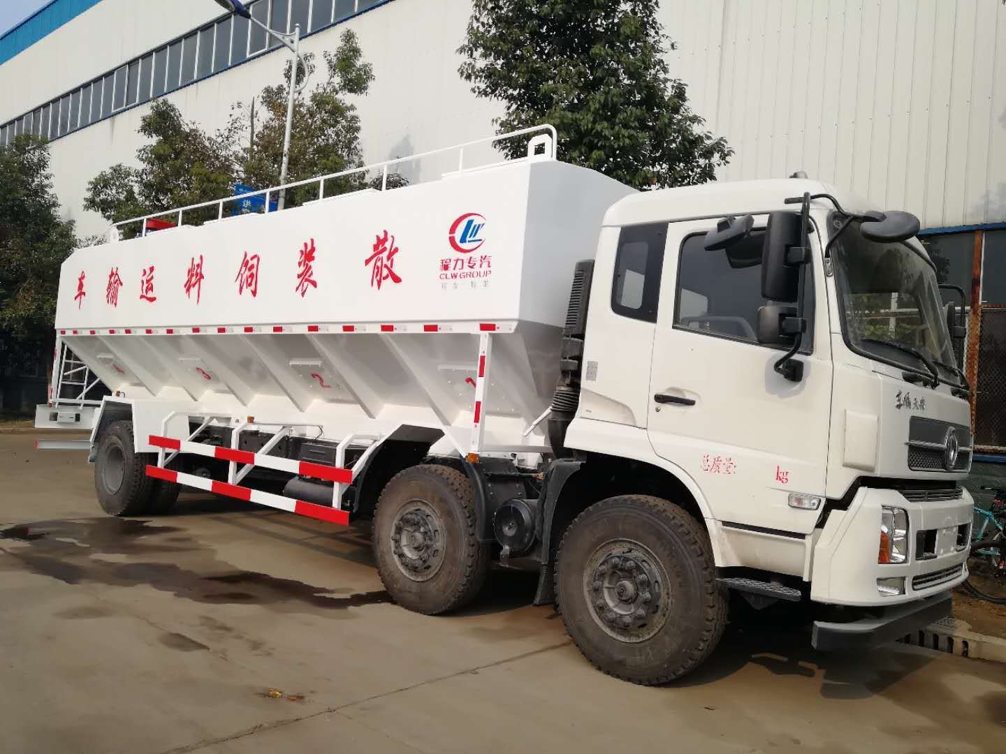 21新款东风天锦30方全自动喂料下料饲料车厂家|养猪场散装饲料运图4