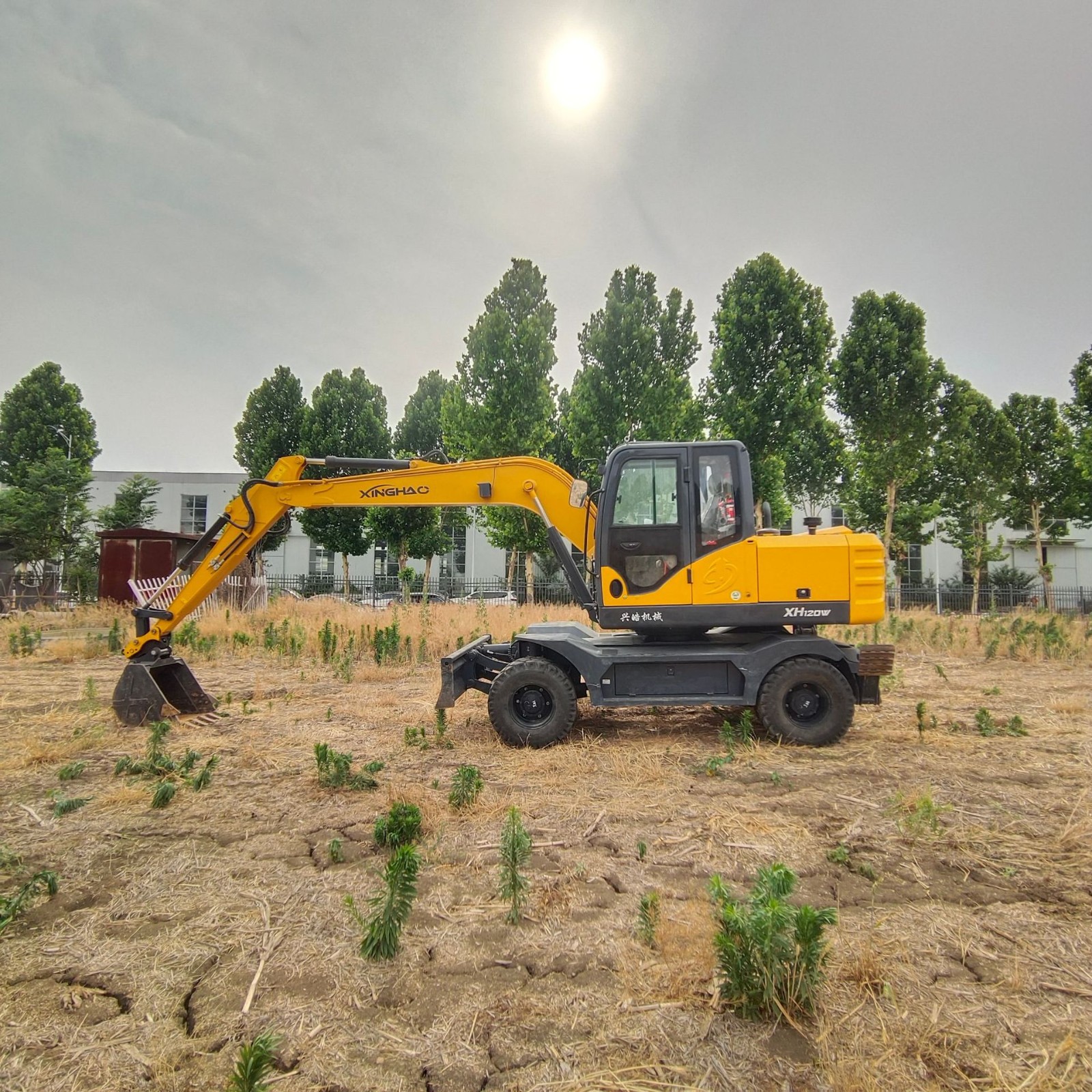 兴皓120 中型轮式挖掘机 炮头机 挖土方 抓羊皮 抓麦秸 上料机图3