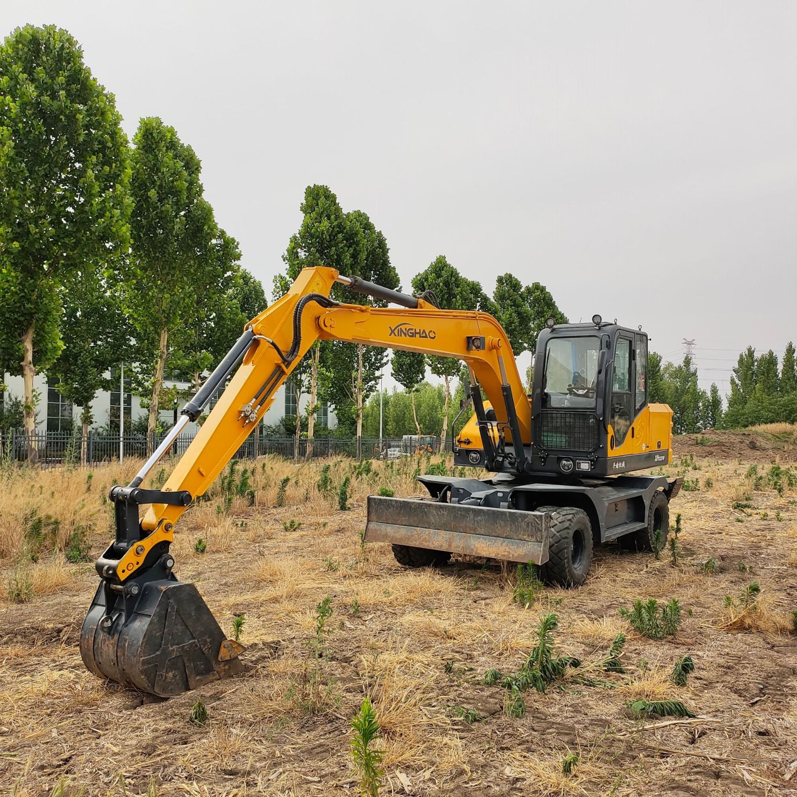 兴皓120 中型轮式挖掘机 炮头机 挖土方 抓羊皮 抓麦秸 上料机图5