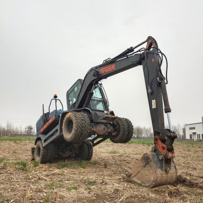 雷道 济宁 二手轮式挖掘机 轮挖 便宜钩机 挖土机图片 旋转挖机