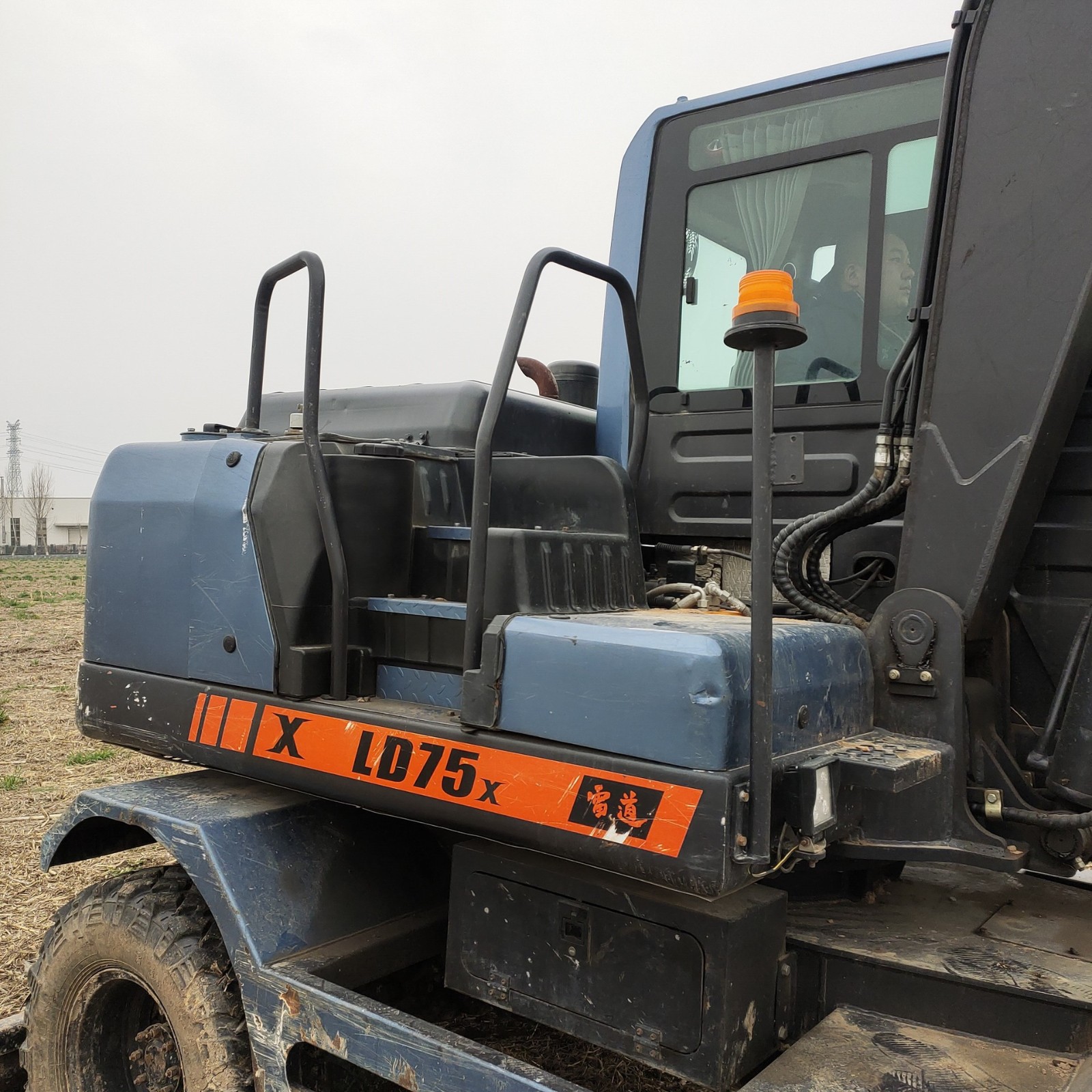 雷道 轮挖 开沟机 旋转挖 农用机械 随车抓 遮木拾装机 抓钢机图4