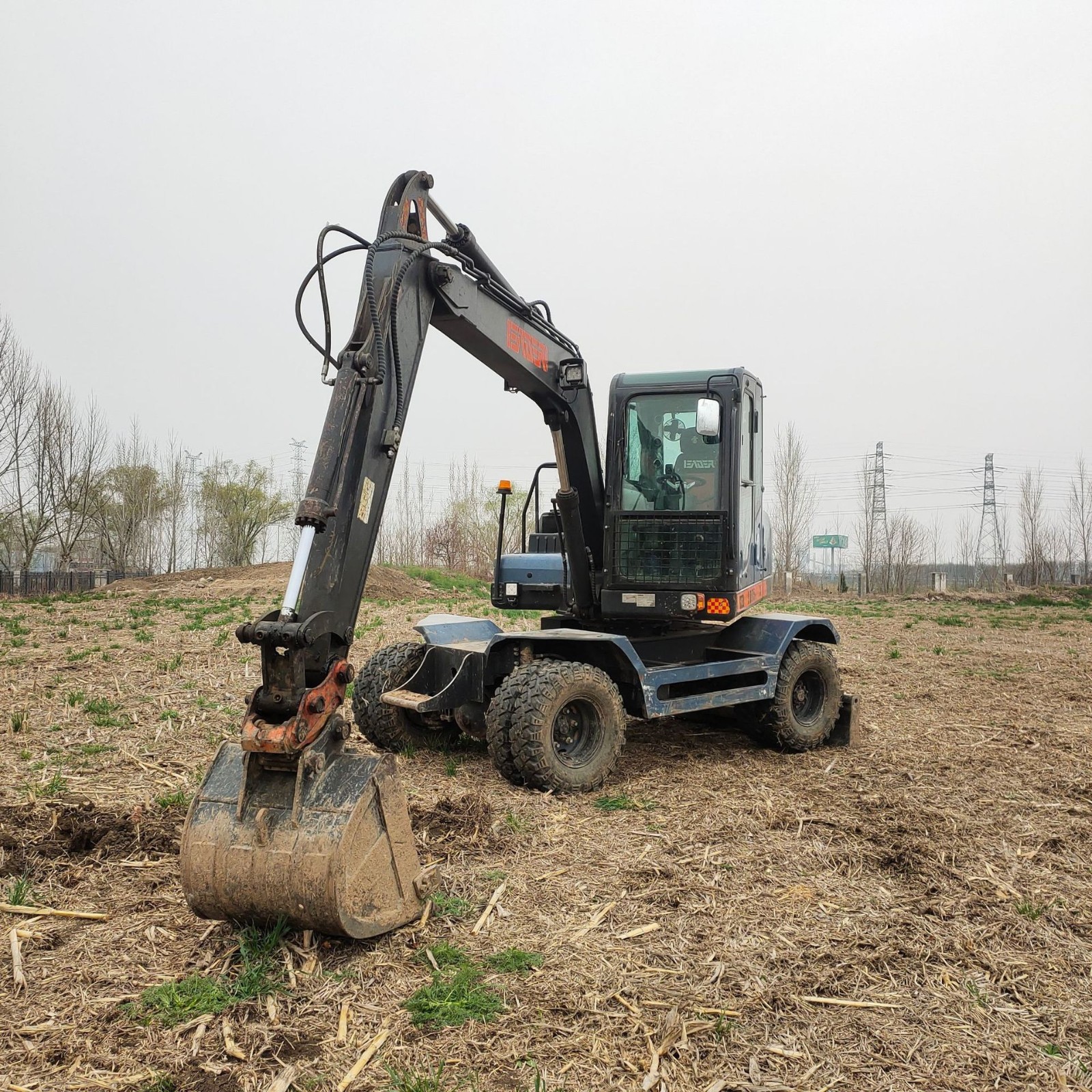 雷道75 济宁二手轮式抓木机 便宜挖掘机 推土机视频 果园农田