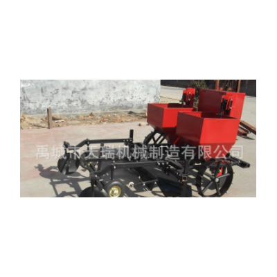 大量供应优质高效土豆施肥种植机 同步实现施肥覆膜打药 出口产品