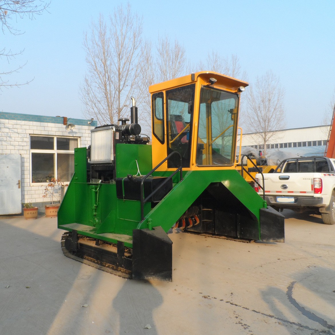 厂家直销履带式翻抛机农家肥有机肥处理设备翻堆机堆肥机翻耙机图4