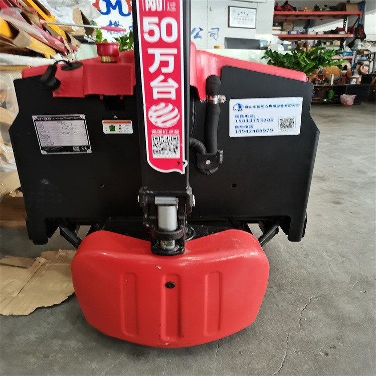 供应1.5吨电动式搬运叉车与2吨蓄电池锂电款的电动搬运车价格图3