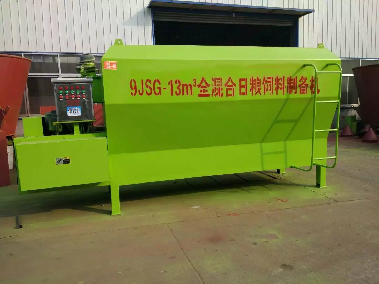 新疆直销卧式TMR饲料搅拌机 5-13立方可定制 欢迎选购图3