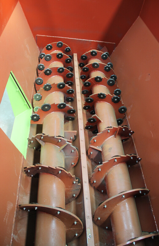 卧式饲料搅拌机里面的双绞龙