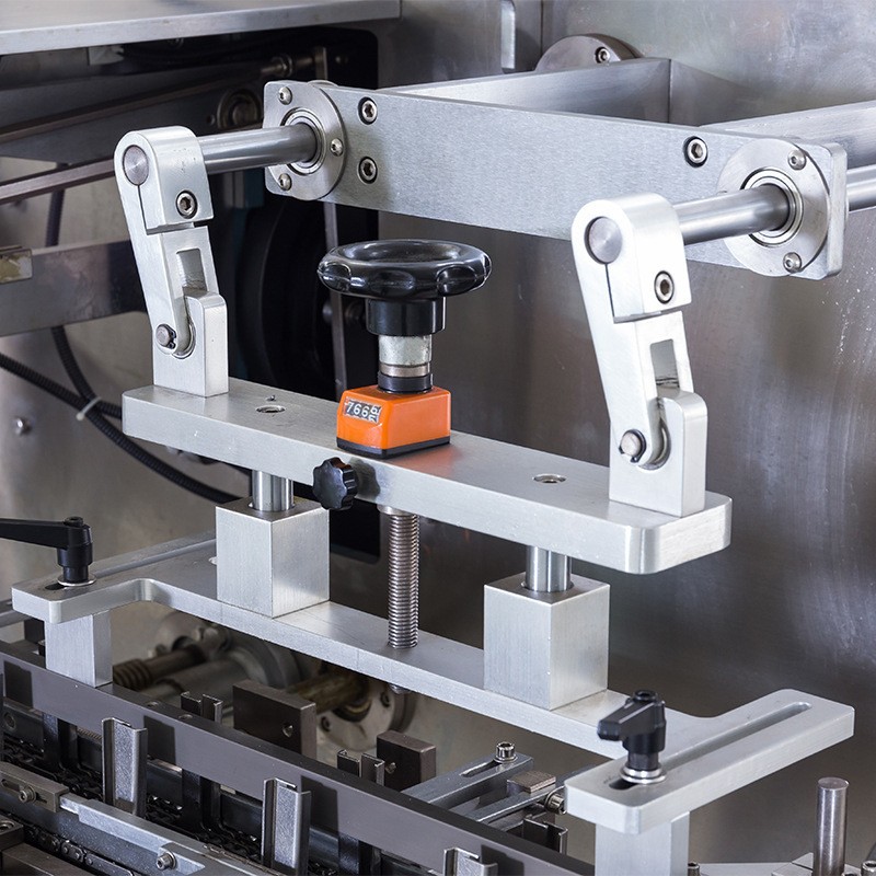 定制食品装盒机 坚果包装机 薯片自动装盒封盒机 装盒机厂家图2