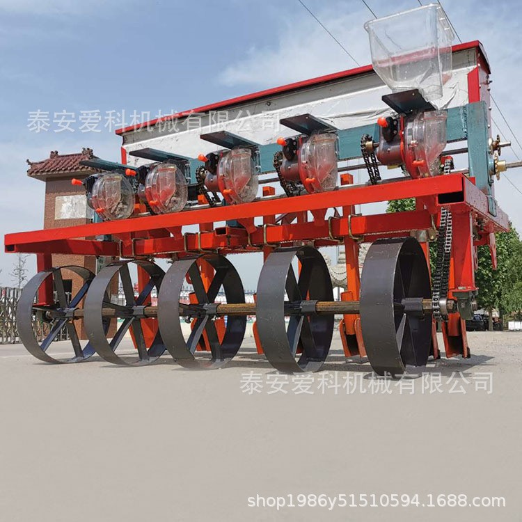 新款四轮车大豆点播机玉米绿豆2-8行拖拉机带种植机 施肥播种机图2