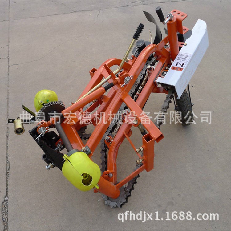 拖拉机带花生收获机 刨长果的机器 手扶车带起果子机图3