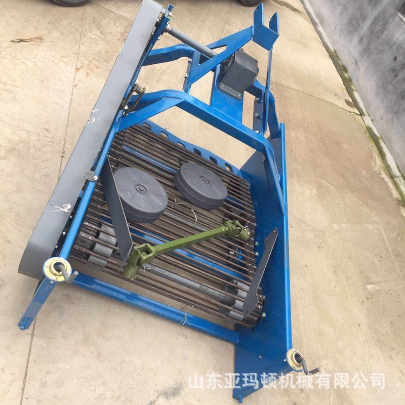 新款土豆收获机后悬挂土豆收获机现货各种尺寸收获干净工作效率高图3