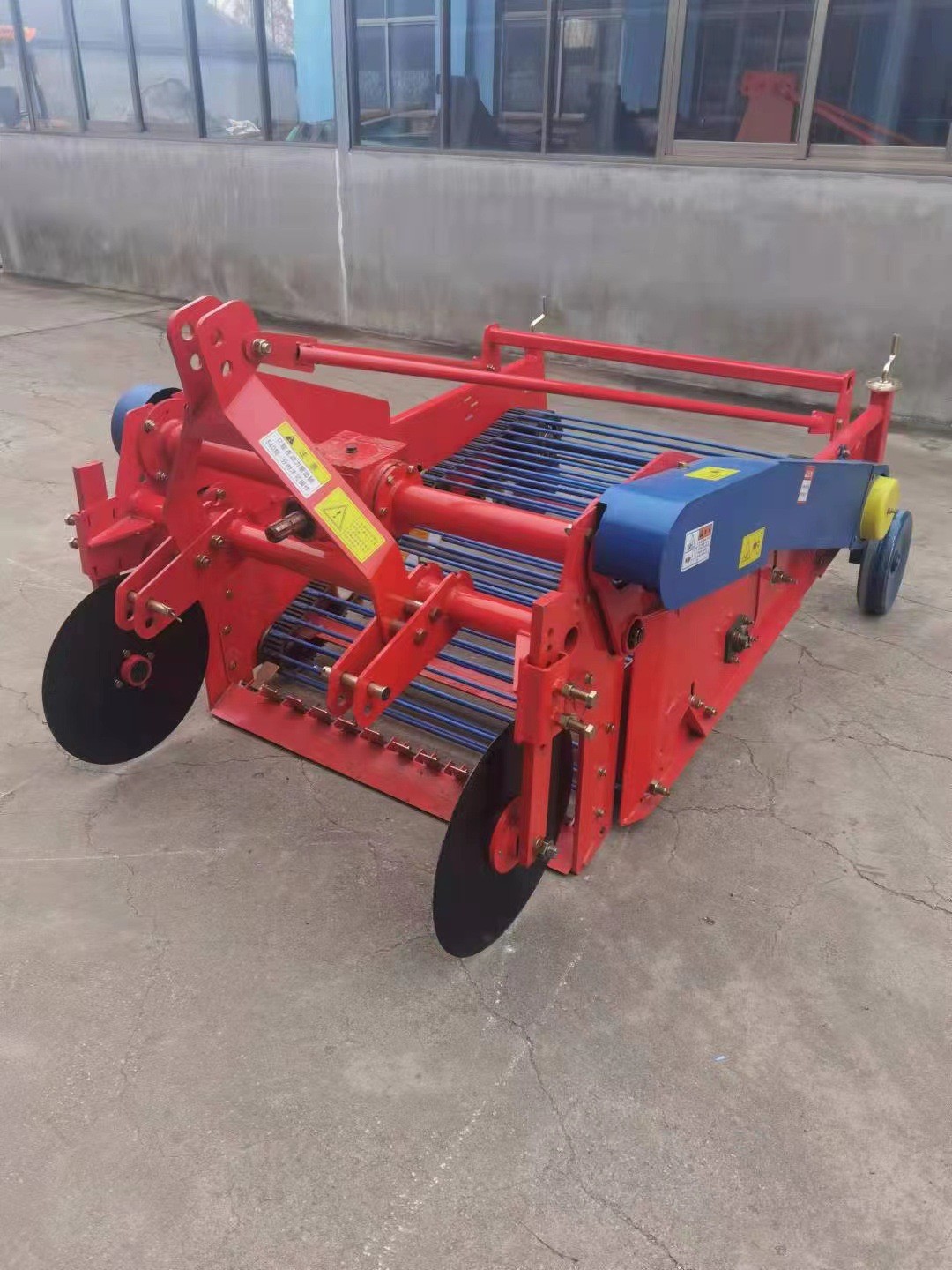 小型四轮拖拉机带単垄土豆收获机 防缠草土豆收获机0.9米土豆收图5