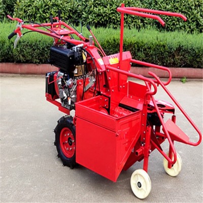 四川两行玉米收获机 单缸四轮带玉米剥皮收割机厂家直销