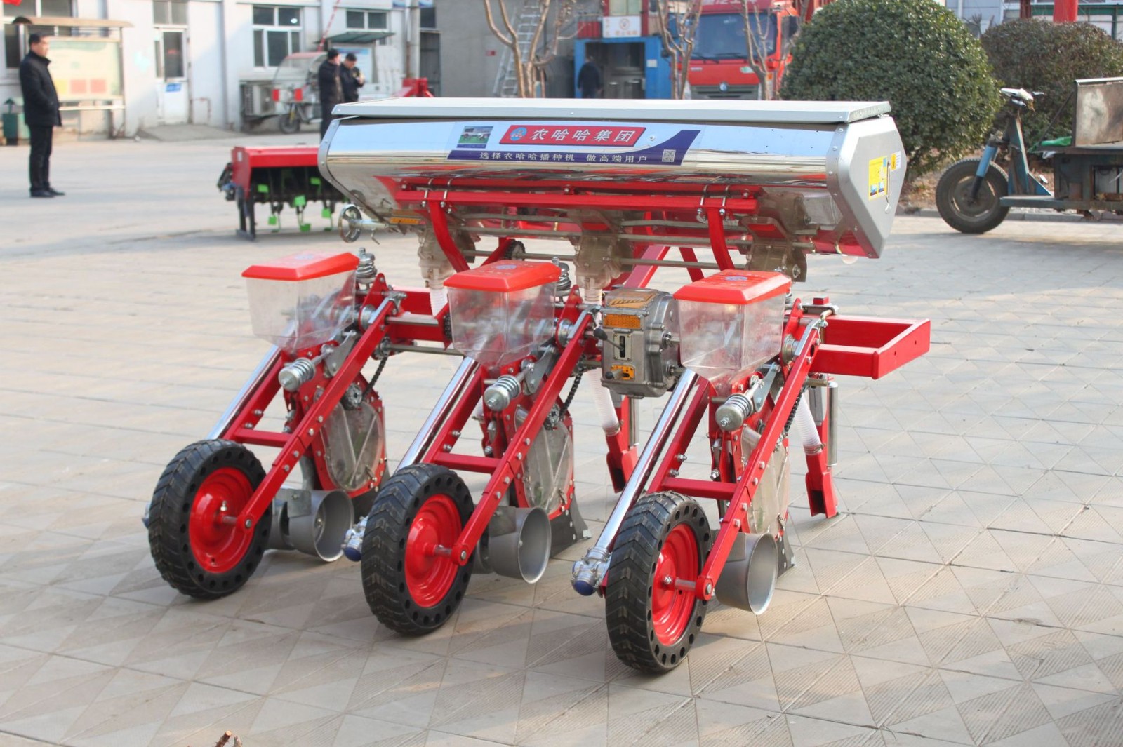 2021年新款仿形3行玉米播种机 仿形播种机 农哈哈厂家发货图4