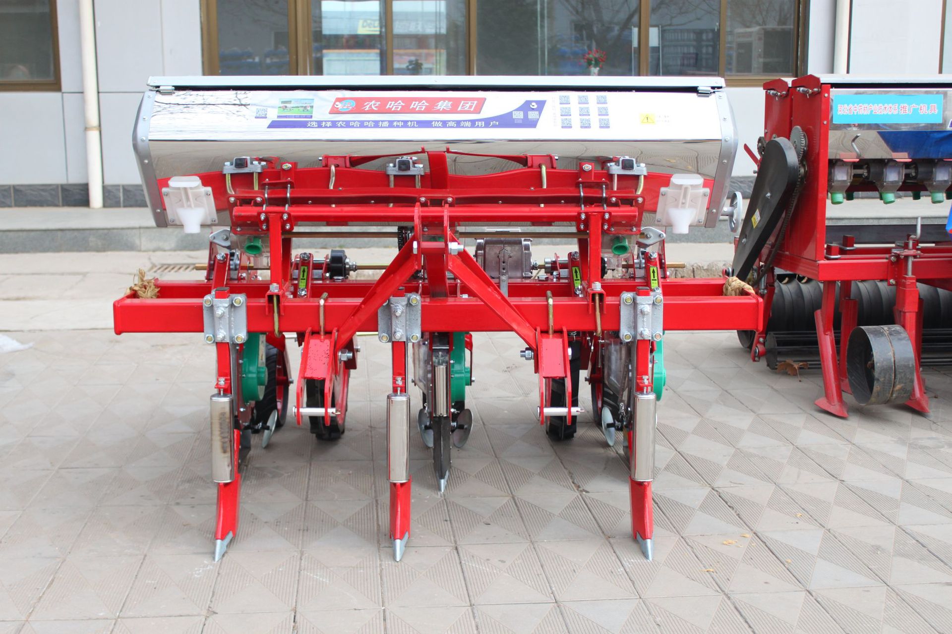 2021年新款仿形3行玉米播种机 仿形播种机 农哈哈厂家发货_供应产品