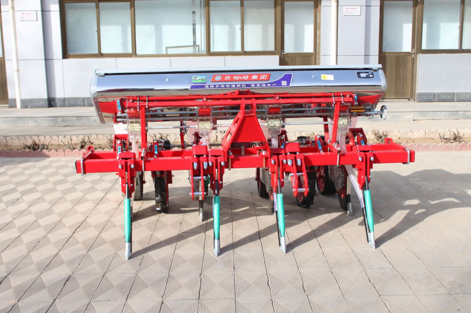 2021年新款4行春地仿形玉米施肥播种机图5