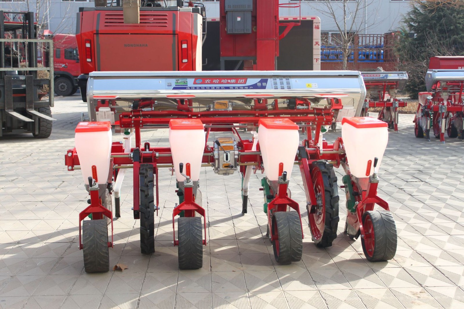 2021年新款4行春地仿形玉米施肥播种机图2