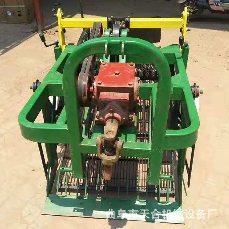 拖拉机带花生收获机土豆多型号收获机价格收净率高适用各种土质图3