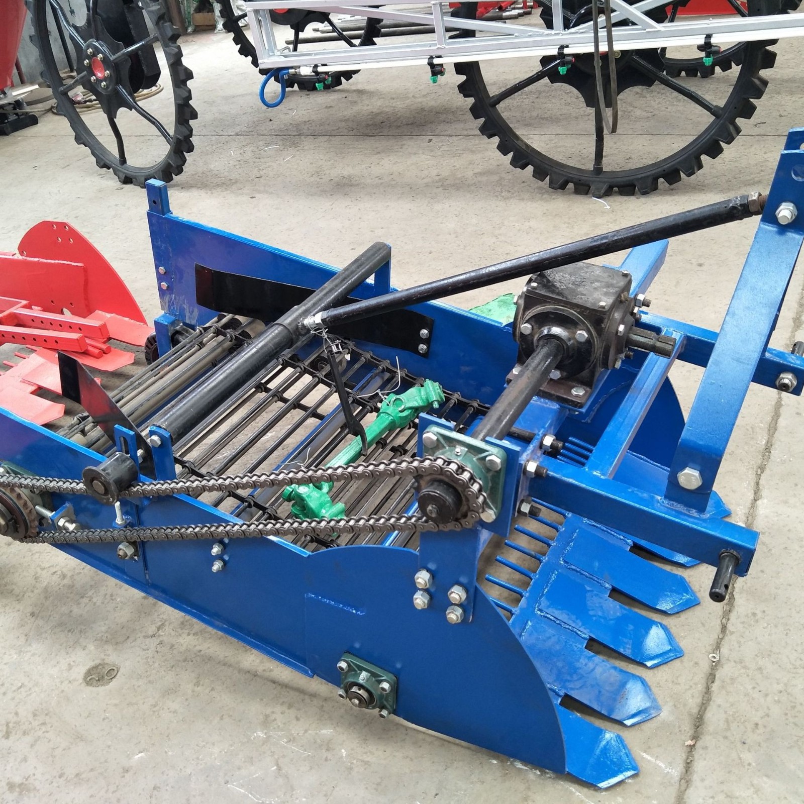 厂家销售四轮拖拉机带的薯类收获机械农机具红薯收获犁土豆收获机图2