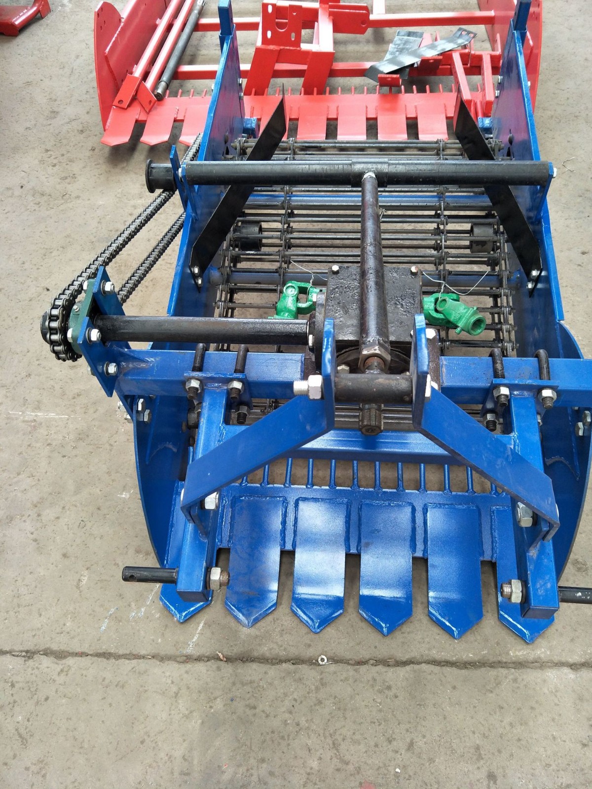 厂家销售四轮拖拉机带的薯类收获机械农机具红薯收获犁土豆收获机图4