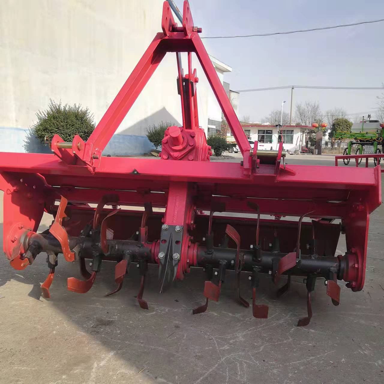 宏鑫2022新款现货四缸大马力国三电喷四缸拖拉机 904泰山耕地机图5