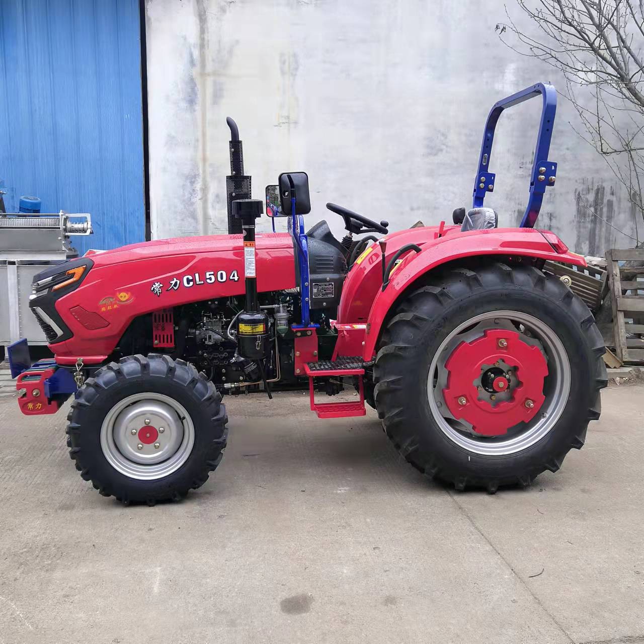 宏鑫2022新款现货四缸大马力国三电喷四缸拖拉机 904泰山耕地机图2