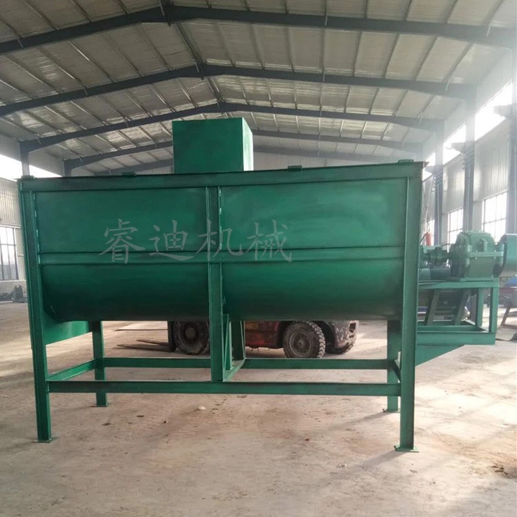 湖北养殖卧式搅拌机牛羊草料干湿混合机1000公斤卧式猪饲料搅拌机图2