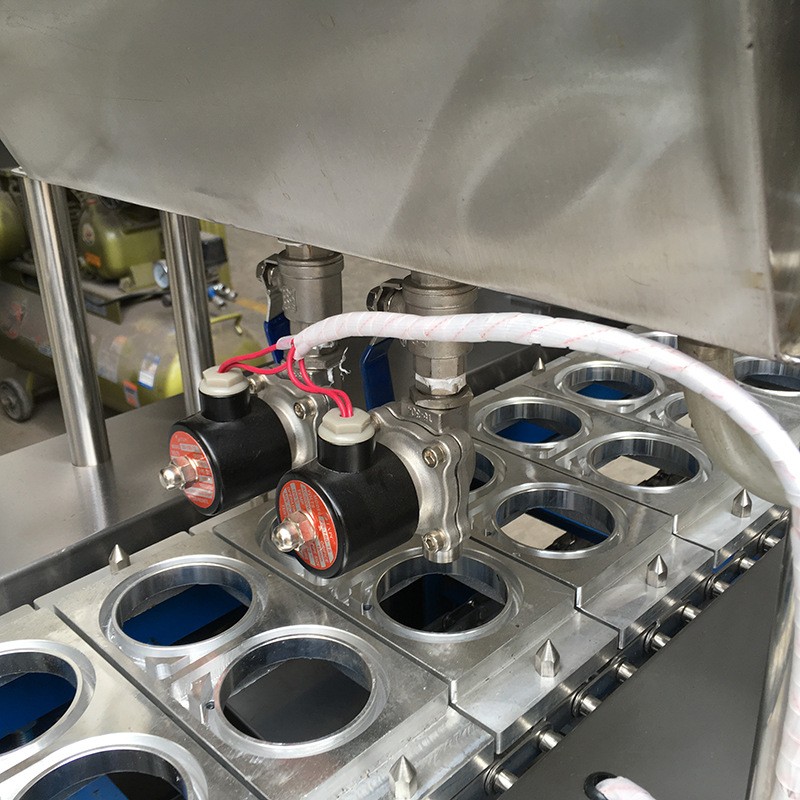 一出二机械式灌装封口机 羊肉卷盒装封口机 餐盒包装封口机图2