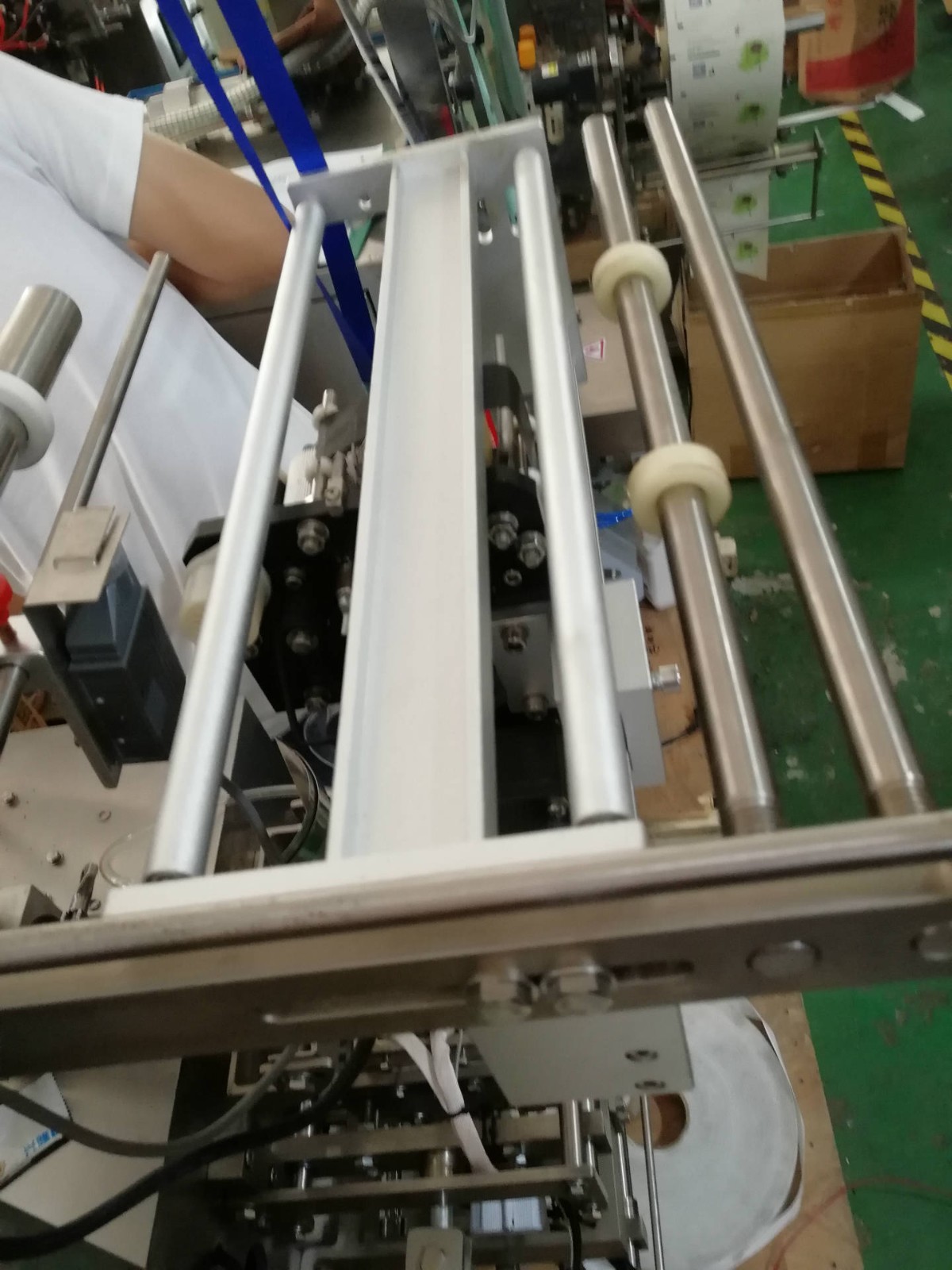 袋装黄芥末酱沙茶酱蛋黄酱色拉酱包装机图3